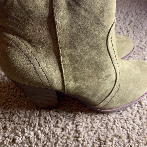 Shoes - Picture 4 of 5